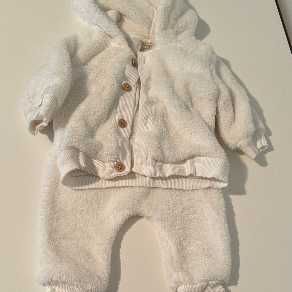 First Impressions White fluffy Fleece Baby Set 0-3 months matching set